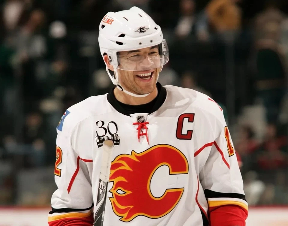 Foto de hockey Jarome Iginla Mid-Game Smile Calgary Flames 8x10 NHL Foto 1 de 1