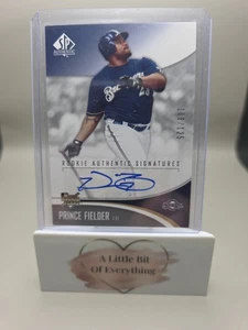 Tarjeta autógrafa #296 Prince Fielder 2006 SP auténtica #/125 de novato  - Imagen 1 de 3