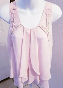 B. Bella blusa a strati con nastro rosa con accenti di fiori taglia (L) - Foto 1 di 7