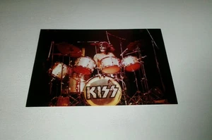 Foto KISS 8 x 12 Peter Criss concierto en vivo diciembre 1974 Michigan Palace Hotter Tour - Imagen 1 de 1