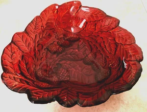 Vintage Depression Rubinrot Süßigkeiten/Servierschale. Elegant. Blätter & Beeren Design - Bild 1 von 4