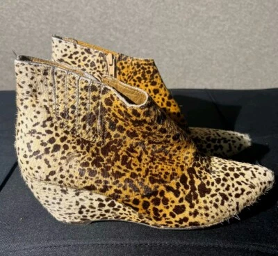 Botines de cuero con pelo de becerro de leopardo Matisse Nugent para mujer talla 6,5 cremallera de cuña Foto 1 de 4