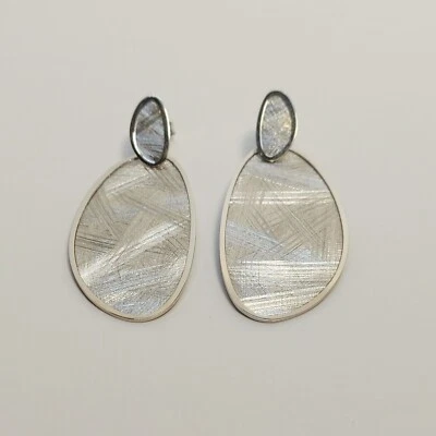 Orecchini argento925 pendenti lunghi forme irregolari effetto satinato graffiato - Immagine 1 di 4