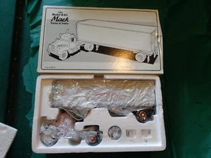 Trattore e rimorchio First Gear 1960 modello B-61 Fruehauf Road Star Mack 19-1612 nuovo con scatola - Foto 1 di 5