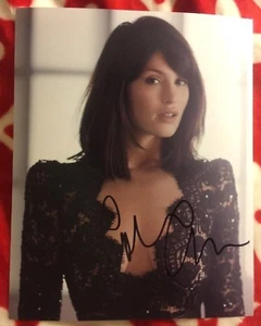 GORGEOUS GEMMA ARTERTON SIGNED 8X10 PHOTO W/PROOF W/COA JSA GUARANTE JAMES BOND - Picture 1 of 2
