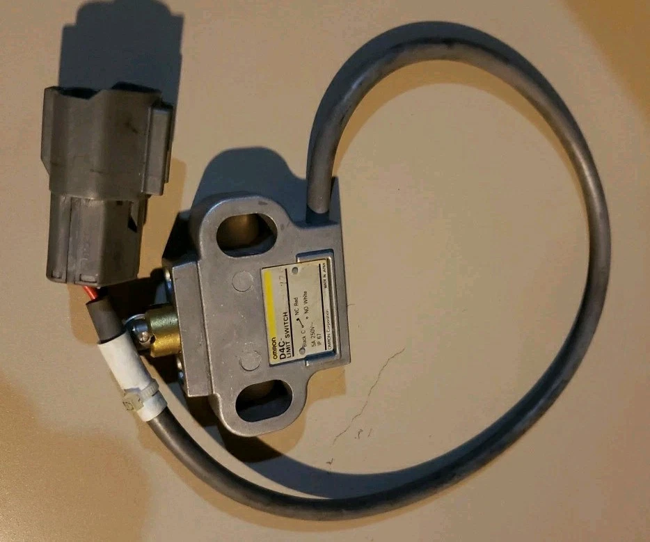 Interruptor de seguridad neutro Komatsu 14x-06-12120 para D41 D58 D61 D65 D68 D70 D85... Foto 1 de 3