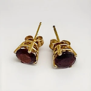 14K Yellow Gold Garnet Gemstone Stud Pierced Earrings 1.17 Grams - Picture 1 of 4