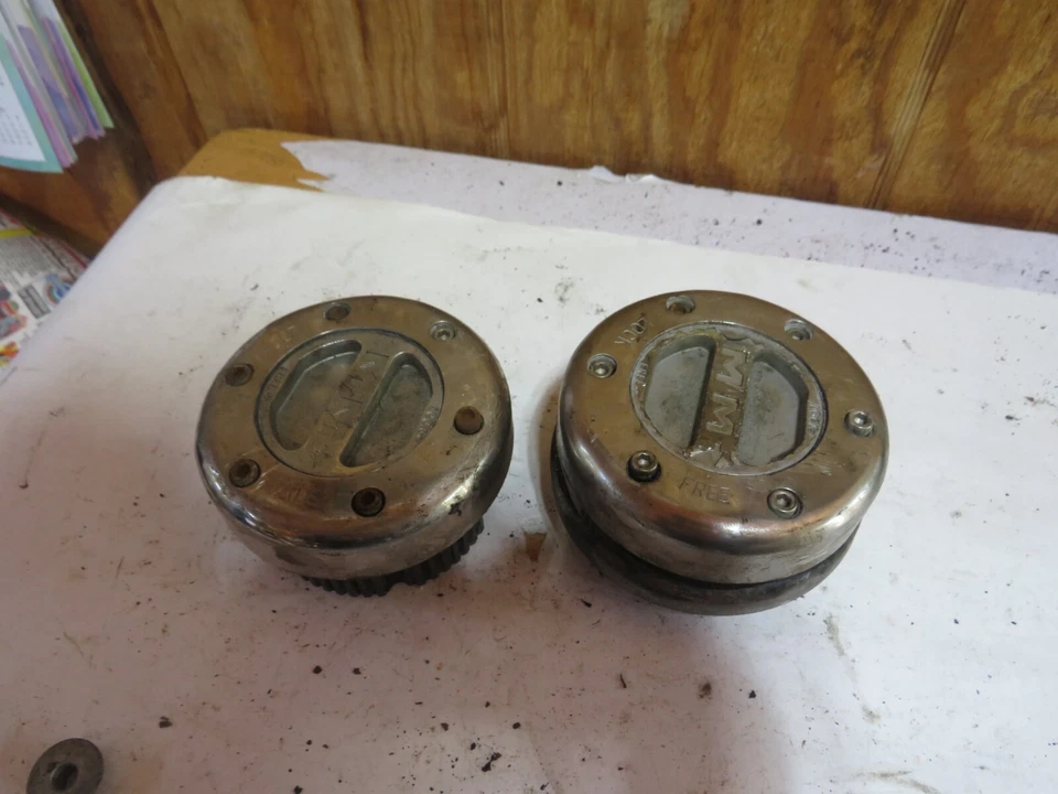Cubos de bloqueio Ford F350 SUPER DUTY XLT 2003 - Imagem 1 de 4