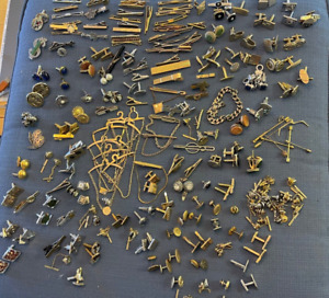 HUGE VINTAGE MENS JEWELRY LOT TIE TACKS PIN BARS CLIPS CUFF LINKS SWANK® & OTHER