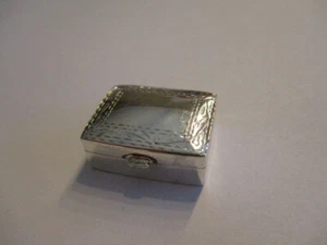 Sterlingsilber Pillendose rechteckige Form massiv 925 Silber graviert Oberkanten - Bild 1 von 3