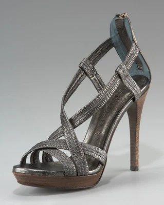 Sandalias Burberry "Plisadas" Talla UK 7 US 10 $540 VENTA Foto 1 de 4