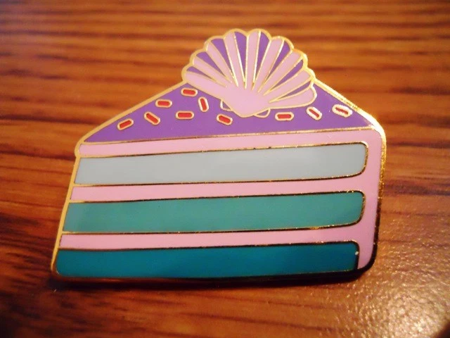 Caja ciega Loungefly Disney Princesa Pastel Rebanada Ariel Sirenita Pinback Foto 1 de 1