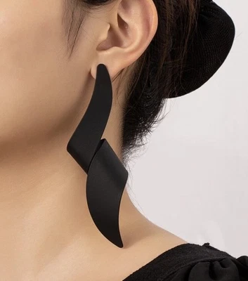 Pendientes grandes negros gruesos tachuelas llamativas grandes de metal de gran tamaño Foto 1 de 4