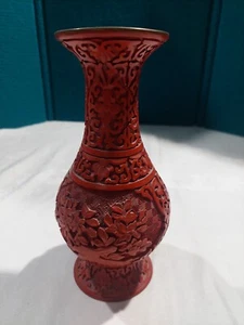 Vintage chinesische rote Zinnober feine handgeschnitzte Lack Messing Vase Emaille Floral 8 Zoll  - Bild 1 von 13