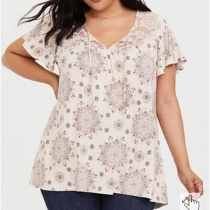 Torrid Super Soft V-neck Lace Inset Flutter Sleeve Tee Sheer Lace Inset Sz 2 - Picture 1 of 9