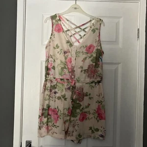 New Without Tags Boohoo Flower Patterned Play suit Size 14 Criss Cross Back - Picture 1 of 6