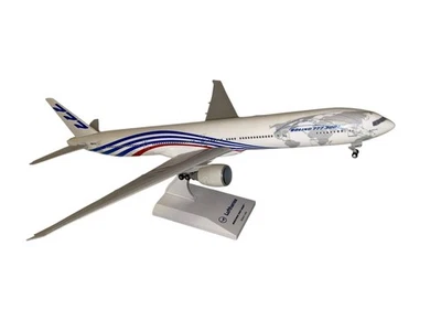 Skymarks Boeing 777-300ER House Color Phoenix 1:400 1/400 Model Desk Plane READ - Image 1 of 4
