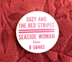 Paul McCartney RARO SUZY AND THE RED STRIPES ÉPICO Discos Promo Pin Botón Insignia - Imagen 1 de 1