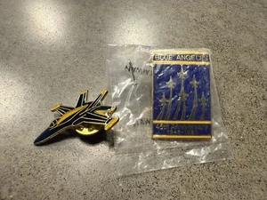 2 Vintage Blue Angels Anstecknadeln - 45th Anniversary und Jet Outline Emaille Pins - Bild 1 von 3