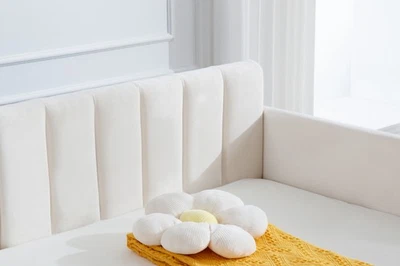 Cama de día tapizada de terciopelo beige talla doble Elena, respaldo acolchado, sofá cama Foto 1 de 3