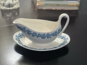 Wedgwood Embossed Queensware Lavender Blue On Cream White Gravy Attached Plate - Picture 1 of 16