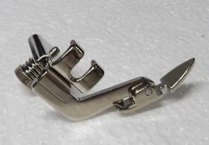 SINGER SCHRÄG kompatibel verstellbarer aufklappbarer Reißverschlussfuß #161166 - Bild 1 von 3