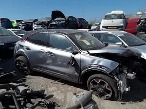 Vauxhall (Opel) Mokka EV 2022 Radmutter voller Autobruch. - Bild 1 von 8