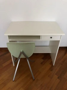 Scrivania e sedia Ikea - Foto 1 di 1