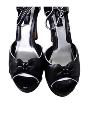 Tacones Peep Toe de cuero White House Black Market Foto 1 de 4