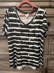 Lularoe Christy Tee Retail $36 - Bild 1 von 3
