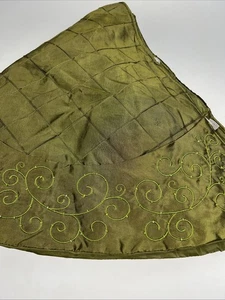 Gonna per albero di Natale in raso di taffetà verde 47" ricamo con perline - Foto 1 di 10