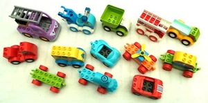 Lego Duplo 13 Fahrzeuge Autos LKW Bus Chassis Konvolut Ersatzteile Reste - Bild 1 von 3