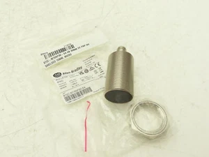 Allen Bradley 872C-M15NP30-D4 Inductive Proximity Switch 30MM Barrel 24VDC - Picture 1 of 8
