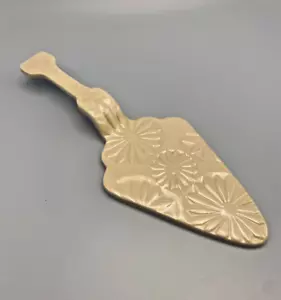 Cute Lapin Regency Creme Floral Ceramic Pie Cake Spatula Server Anthropologie - Picture 1 of 6
