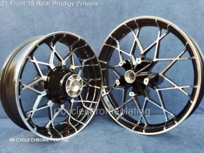 Harley 黑色对比 Prodigy 车轮 21 英尺 F,18 英寸 R,09 - 23 Ultra Glide Road King — 第 1/4 张图片