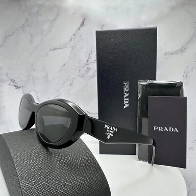 Nuevas gafas de sol PRADA ovaladas ojo de gato vistas en Demi Lovato negras ovaladas símbolo logotipo Foto 1 de 4