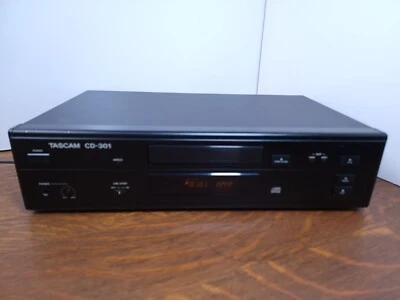 Tascam CD Player CD-301 - Image 1 of 4