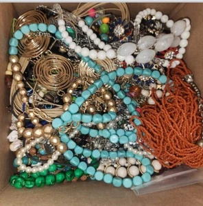 Bolsa de agarre a granel de 10 libras de lote mixto de joyas sin probar de colección a moderno Treasure Hun - Imagen 1 de 6