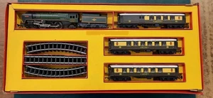 Tri-ang RS.3 Electric Model Railway Britannia With Pullman Coaches (Smoke) - Picture 1 of 10