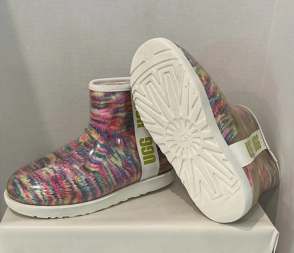 UGG Classic Feminino Tamanho 8 Transparente Mini Botas Pixeladas Impermeáveis Shearling Arco-íris - Imagem 1 de 1