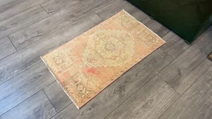 Kleiner türkischer Teppich, Badteppich, kleiner Vintage Teppich, roter kleiner Teppich, 1,6x2,7 ft - Bild 1 von 9