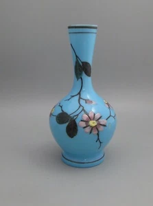 Jarrón antiguo victoriano pintado a mano azul de vidrio opalino - flores 15,2 cm 6" - Imagen 1 de 10