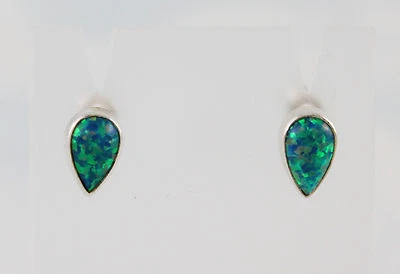 Pendientes de pera de ópalo de fuego verde creados en laboratorio 8 X 5 mm chapados en rodio de ley Foto 1 de 2