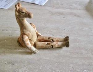 Jirafa vintage tallada a mano estante articulado cuidador, animales, veterinarios, decoración - Imagen 1 de 5