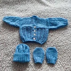 Nuevo conjunto de cárdigan, sombrero y mitones para bebé azul "nube" tejido a mano. 0-3 meses - Imagen 1 de 1