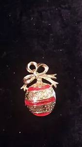VINTAGE PREMIER CHRISTMAS ORNAMENT PIN SIGNED FREE SHIPPING - Picture 1 of 3