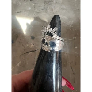 Anello personalizzato in argento sterling, teschio e corona, gli antenati sono incoronati - Foto 1 di 6