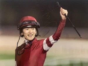 Foto A4 firmada por Ryusei Sakai con certificado de autenticidad - Carreras de caballos / Jockey - Imagen 1 de 1