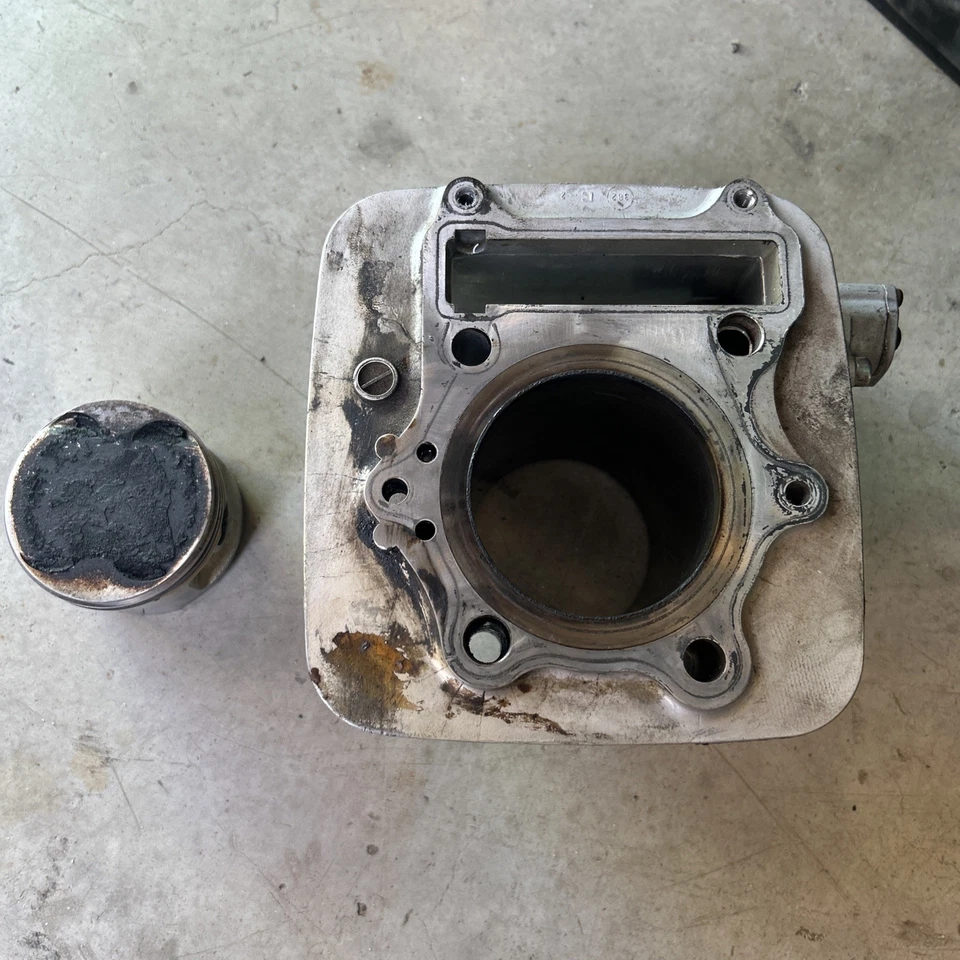 1999 - 2010 铃木 GZ250 气缸罐带活塞库存孔 — 第 1/4 张图片