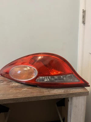 Conjunto de luces traseras laterales derecho para pasajero Toyota Solara 2004-2006 diestro OEM Foto 1 de 4